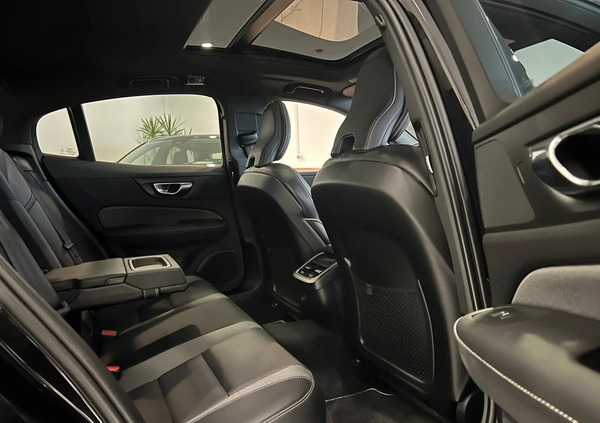 Volvo S60 cena 167900 przebieg: 24000, rok produkcji 2021 z Pszczyna małe 631